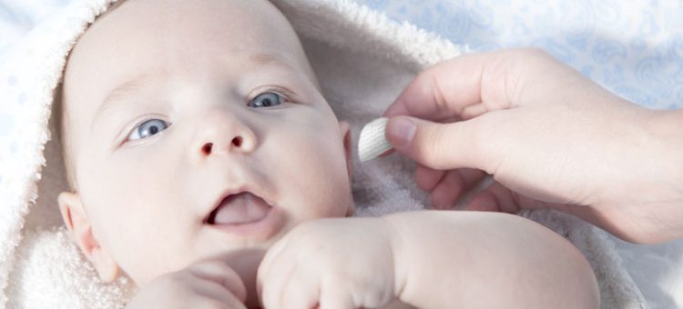 Jak czyścić i pielęgnować uszy dziecka